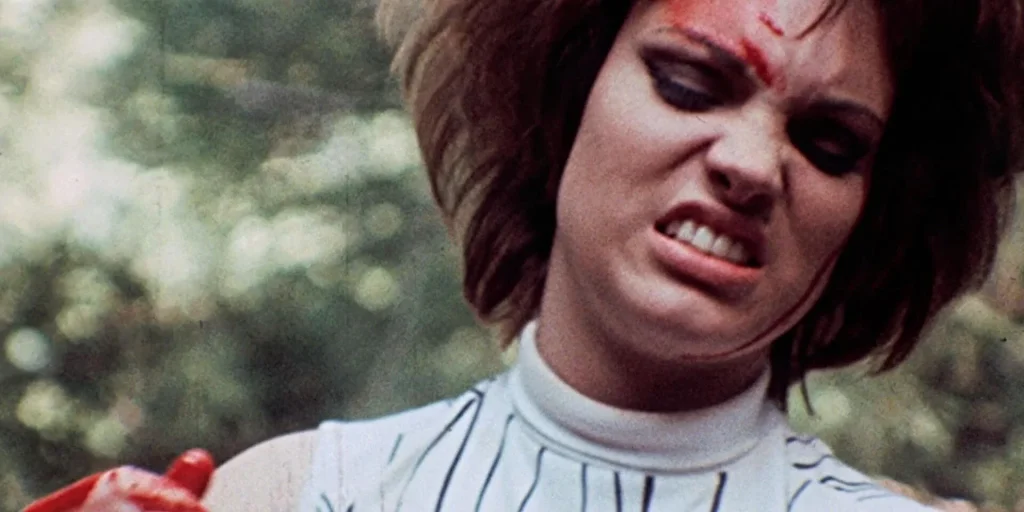 The Last House on the Left (1972) filmi ve Wes Craven sinemasında şiddet temsili.