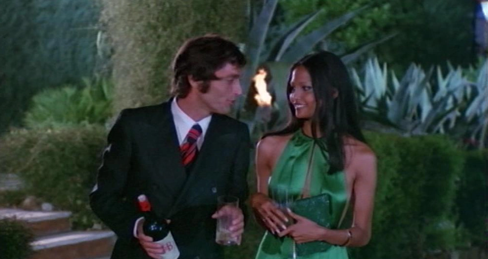black emanuelle filminden bir kare laura gemser