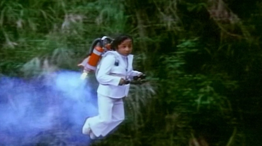 For Your Height Only Weng Weng uçma sahnesi