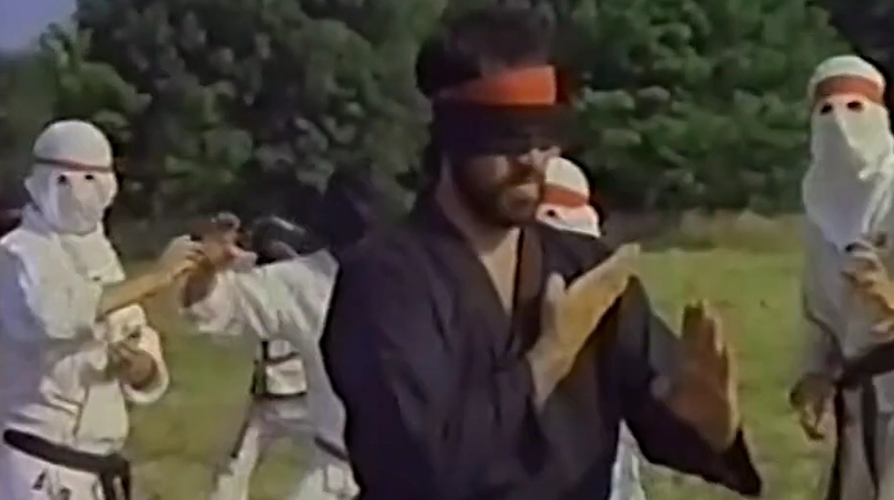 cüneyt arkının ölüm savaşçısı filminden bir ninja sahnesi yönetmen çetin inanç