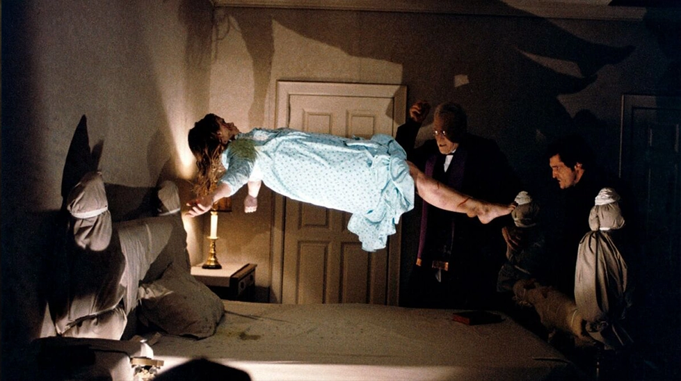the exorcist (1973) şeytan filminden bir şeytan çıkarma ayini sahnesi