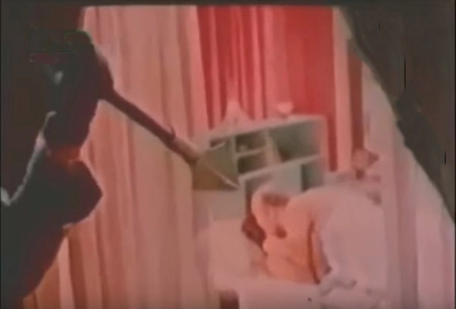 Kazım Kartal Sapık filmi mızrak sahnesi ve Mario Bava Kanlı Körfez karşılaştırması