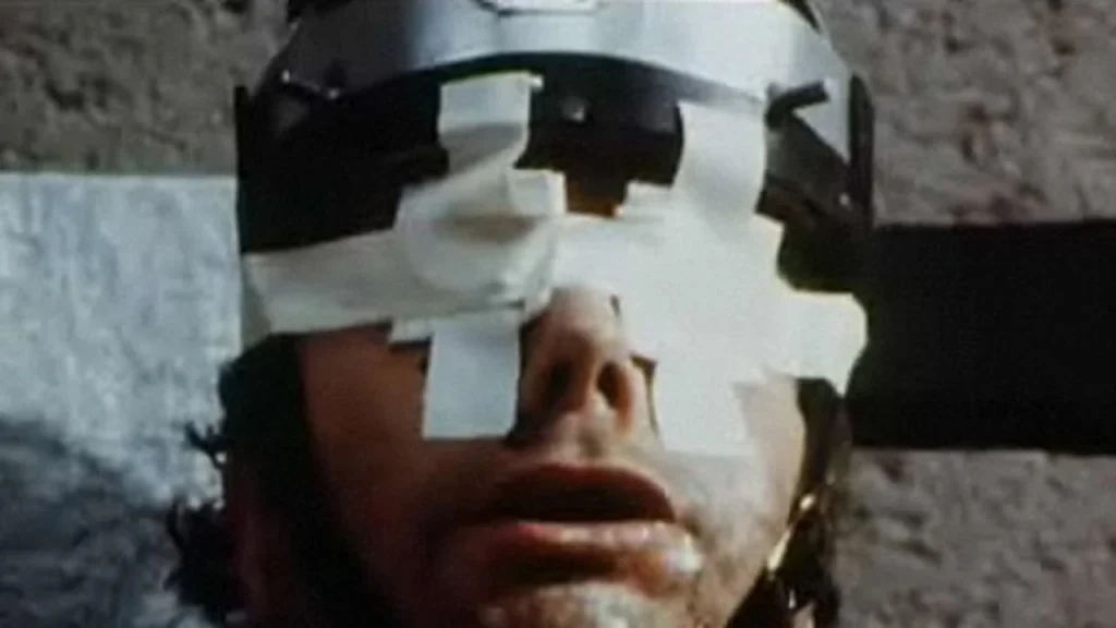 faces of death serisinden bir sahne mondo filmlere örnek
