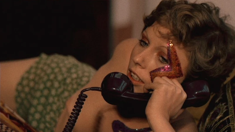 La Bonzesse 1974 - actress with glitter face makeup on telephone